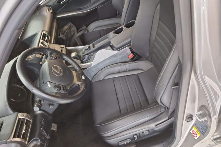 Used Lexus IS 2015 200t F SPORT
