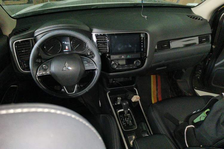 Used Mitsubishi Outlander 2019 2.0L Two-Wheel Drive Comfort Edition 5 Seats China VI Standard
