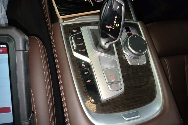 Used BMW 7 Series 2019 Updated 730Li Luxury Package Gear Lever