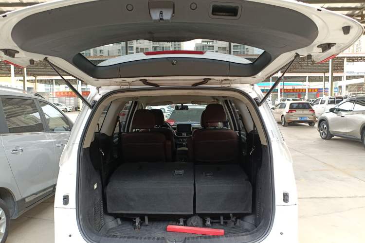 Used Baojun 730 2019 1.5L Manual Fashion Model 7-seater China VI Trunk
