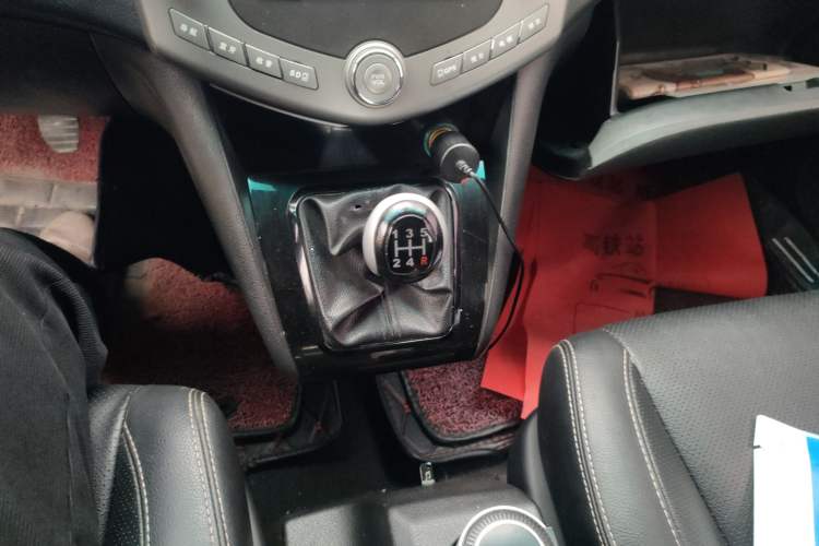 Used BYD S6 2014 2.0L Manual Luxury 5-Seater
