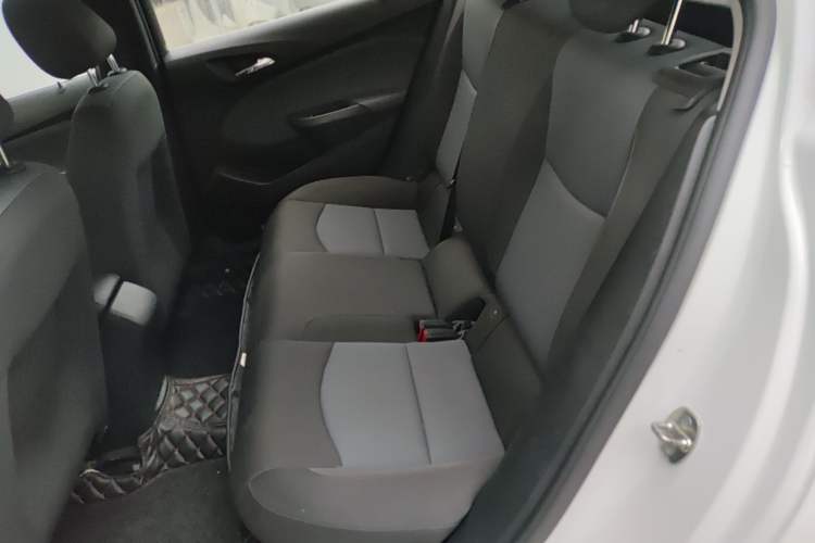 Used Chevrolet Cruze 2017 1.5L Hatchback Automatic Pioneer Sunroof Edition