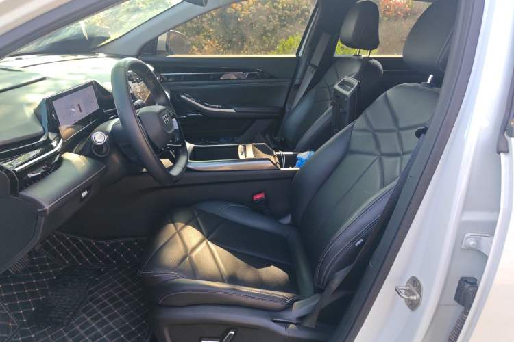 Used Geely Galaxy L6 2024 125km PLUS Dragon Edition Left Front Seat