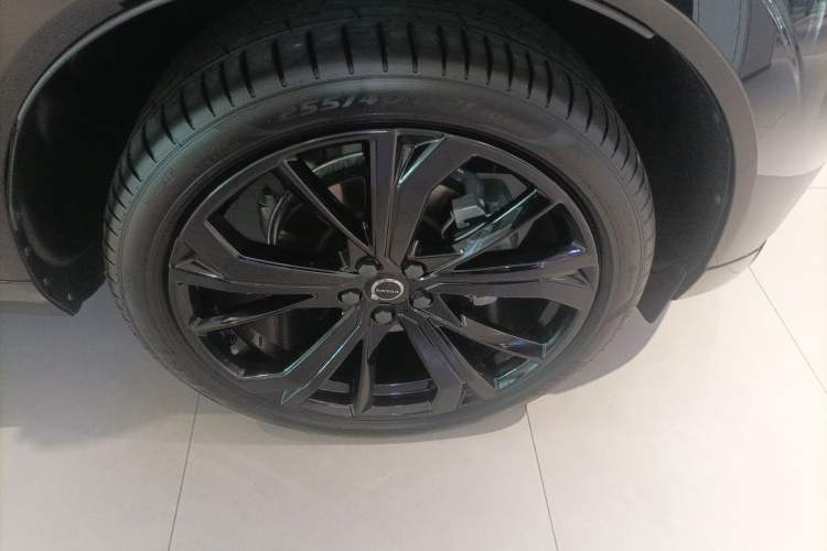 Used Volvo XC60 2026 B5 4x4 Smart Range Extreme Night Black Edition Right Rear Wheel Hub