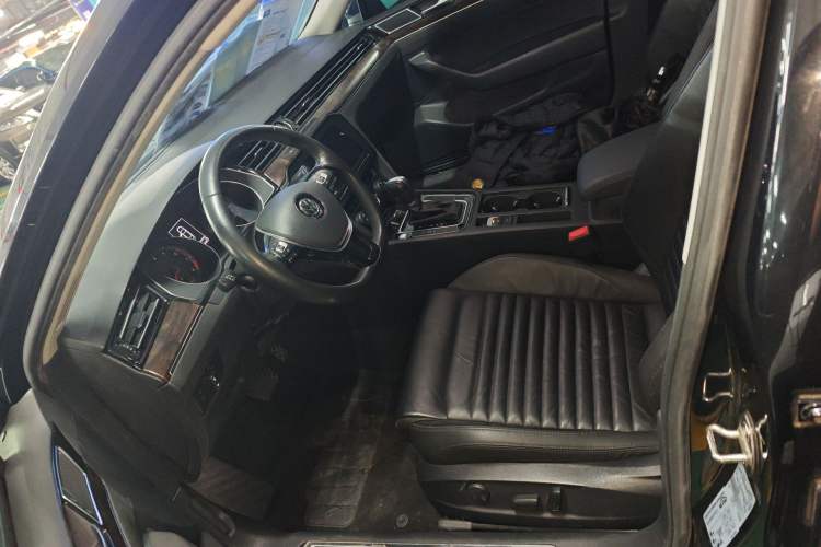 Used Volkswagen Magotan 2019 330TSI DSG Luxury Version China VI Standard Left Front Seat