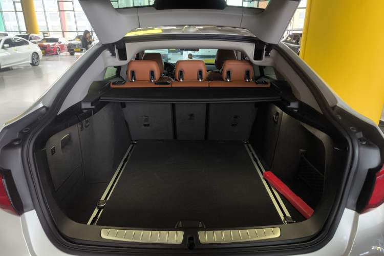 Used BMW 3 Series GT 2018 320i Sport Edition
