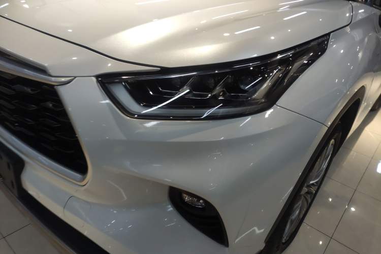 Used Toyota Highlander 2022 Dual-Engine 2.5L Four-Wheel Drive Prestige Version 7 Seats
