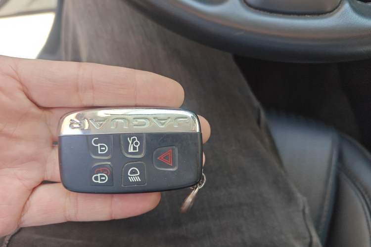 Used Jaguar XF 2016 XF 2.0T Two-Wheel-Drive Luxury Edition