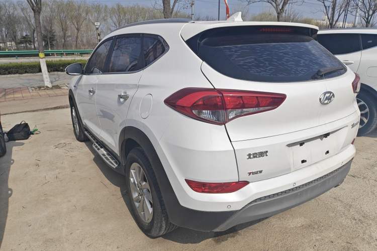 Used Hyundai Tucson 2015 1.6T Dual-Clutch Two-Wheel-Drive Smart Model Exterior 2