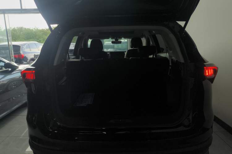 Used JETOUR X70 PLUS 2023 1.6T DCT Stronger 5-Seater