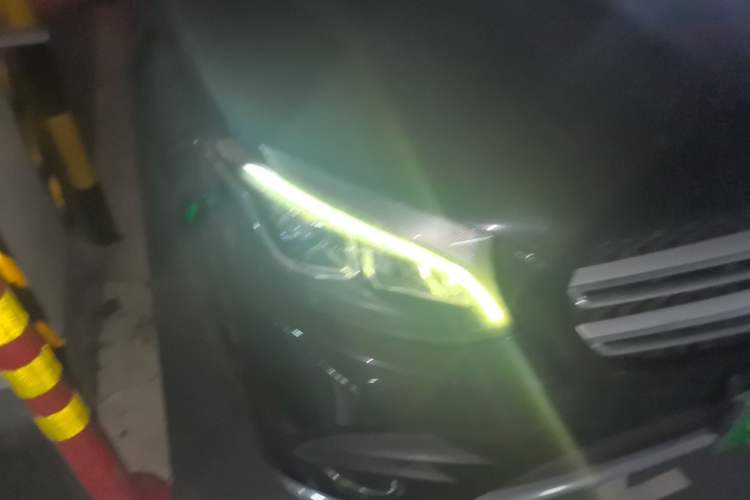 Used Mercedes-Benz GLC 2018 GLC 260 4MATIC Luxury Model Right Front Headlight