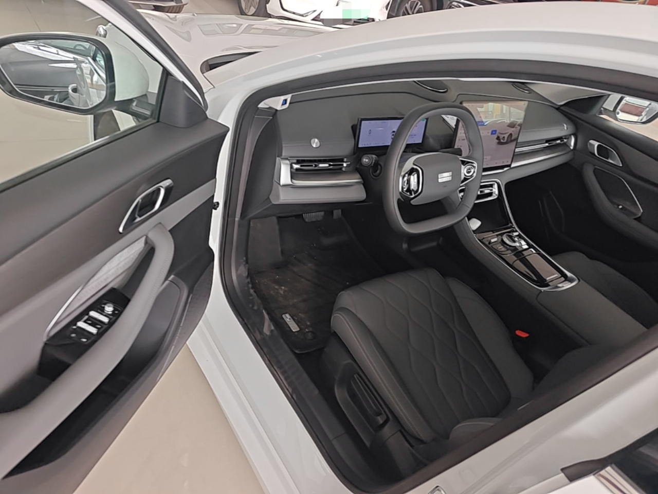 Geely Galaxy A7 2025 Model EM-i 150km Long-Distance Edition — снимка 18