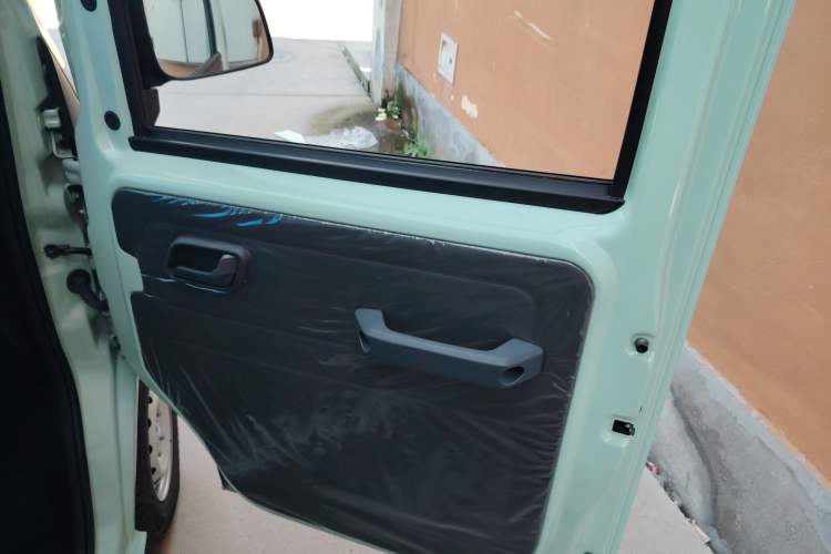 Used REACH MINI Truck 2023 140km Long Wheelbase Van Ambition Version
