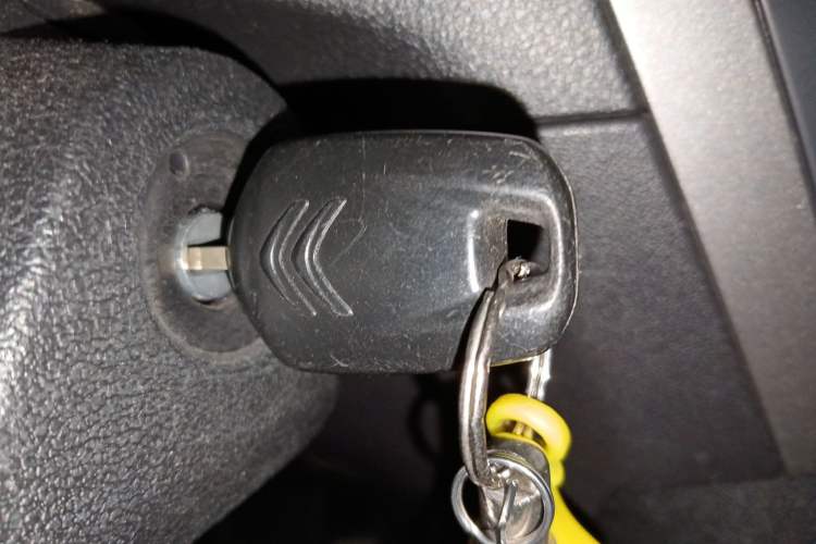 Used Citroen Elysee 2014 1.6L Manual Fashion Model CNG
