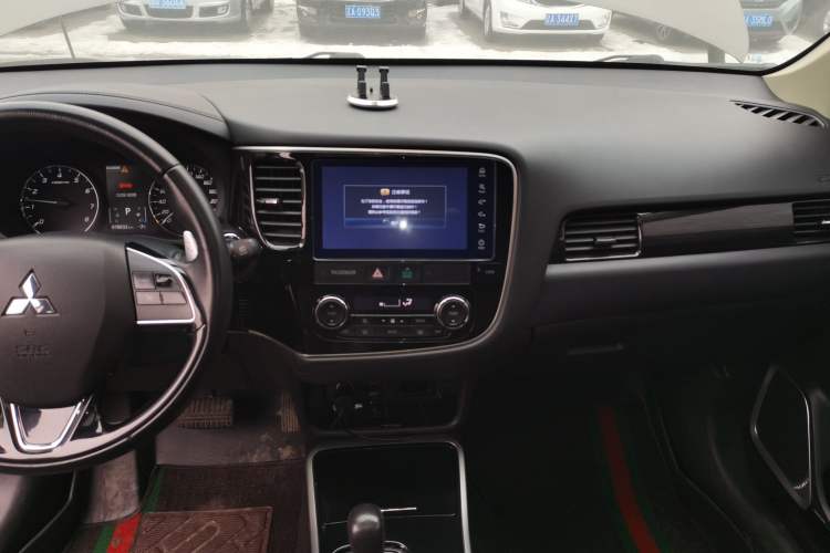 Used Mitsubishi Outlander 2018 2.4L 4x4 Luxury Edition 7-Seater