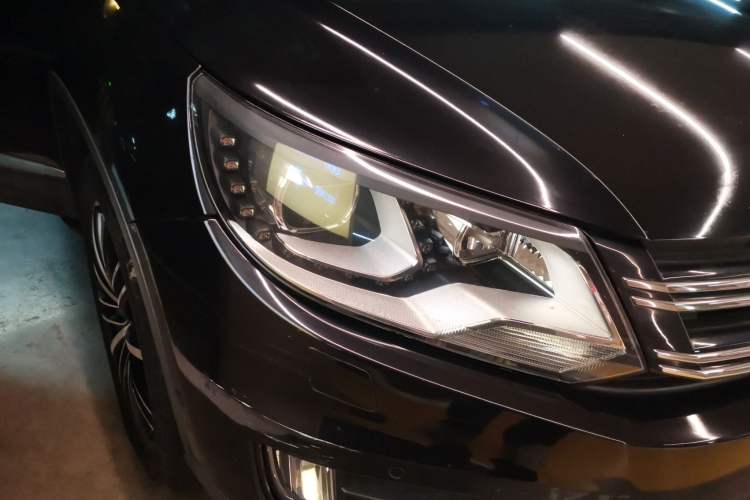 Used Volkswagen Tiguan 2015 2.0 TSI Automatic All-Wheel Drive Flagship Edition Right Front Headlight