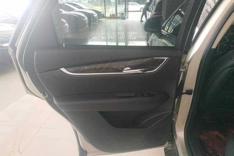 Used Cadillac XT5 2016 28T Four-Wheel Drive Luxury Model
