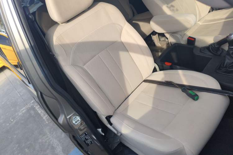 Used FORTHING Lingzhi 2022 M5L 1.6L Utility Model 7 Seats
