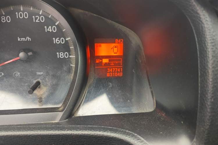 Used Nissan NV200 2011 1.6L 232 Seats Zunya Trim Odometer Close Up