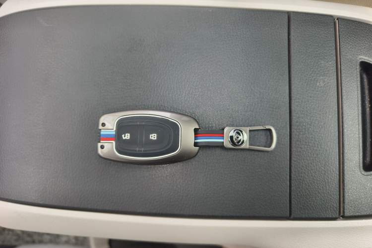 Used SAIC MAXUS G10 2014 2.0T Automatic Luxury Executive Edition