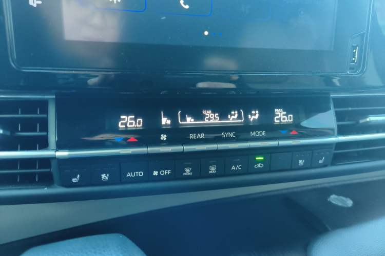 Used Toyota Granvia 2023 2.5L Hybrid Comfort Edition
