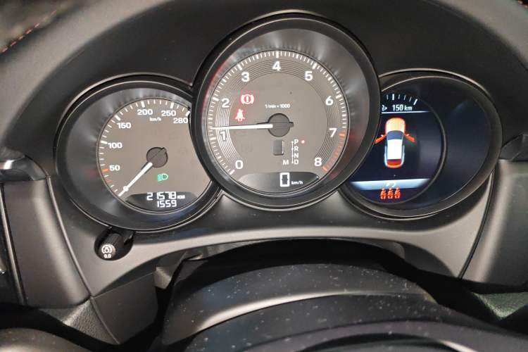 Used Porsche Macan 2023 Macan 2.0T Odometer Close Up