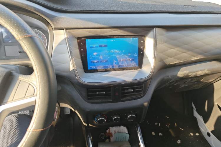 Used Jinbei Gold Hiace 2024 2.0L Travel Lion 5/6/7-Seater Central Air Conditioning