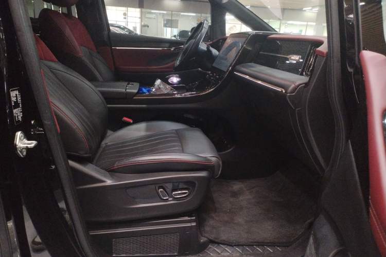 Used GAC Trumpchi M8 2023 Zongshi Series Dual-Motor Supreme Edition
