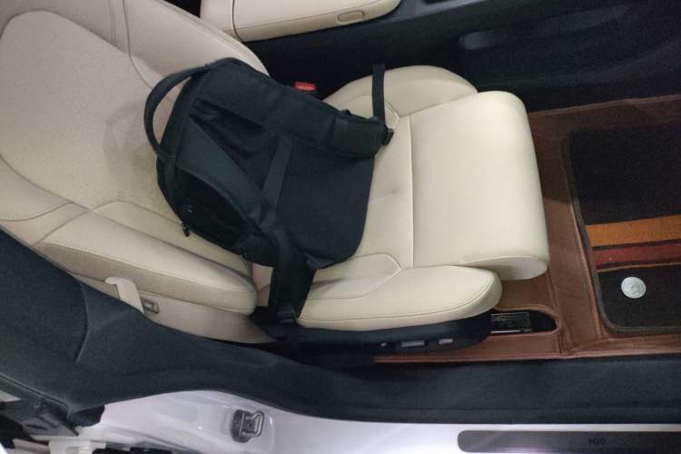 Used Nio ET5 2024 75 kWh Right Front Seat