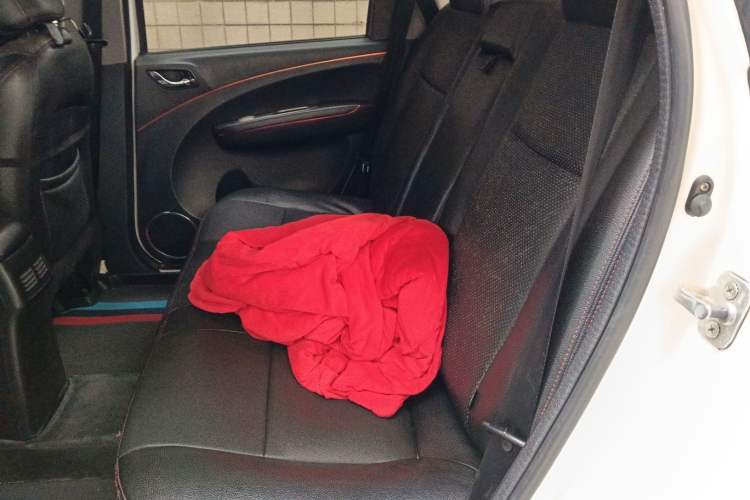 Used FORTHING Joyear X5 2013 1.6L Manual Luxury Model China IV Standard
