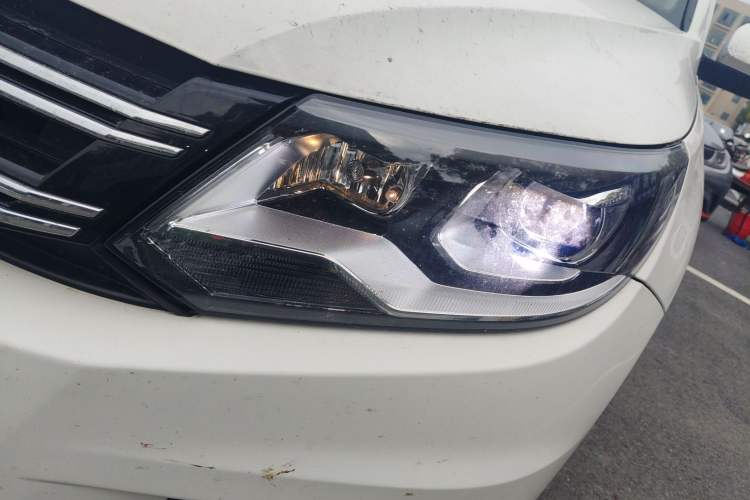 Used Volkswagen Tiguan 2017 300TSI Automatic Two-Wheel Drive Silk Road Luxury Edition Left Front Headlight