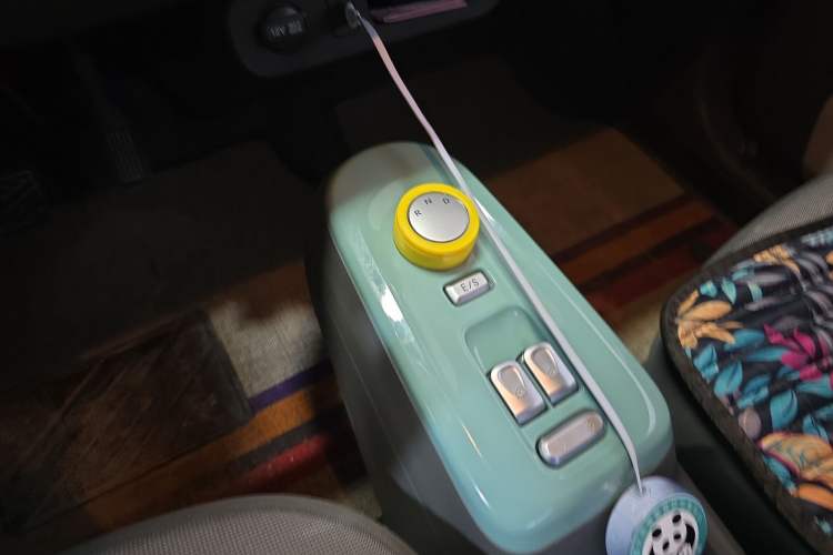 Used CHANGAN NEVO Lumin 2022 155 km – Refreshingly Sweet Edition Gear Lever