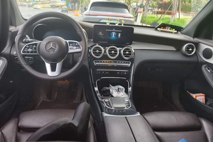 Used Mercedes-Benz GLC 2022 GLC 260 L 4MATIC Dynamic Edition Center Console