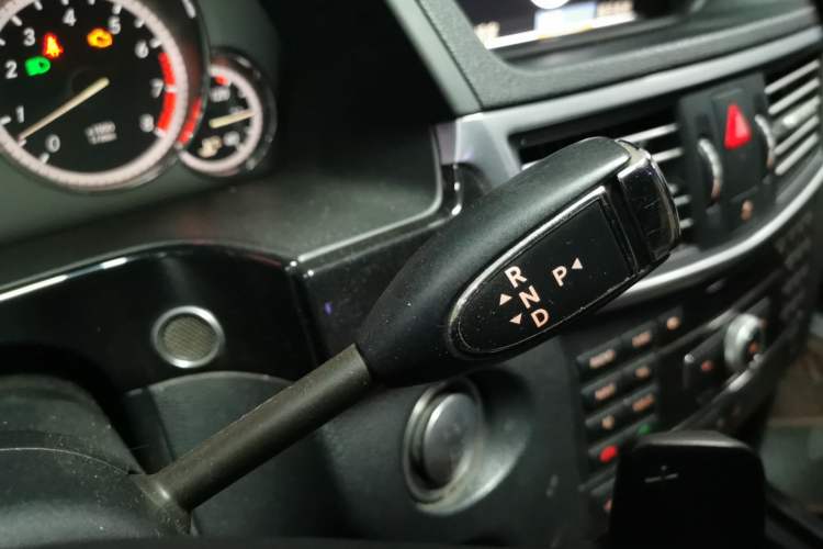 Used Mercedes-Benz E-Class 2010 E 300 L Fashion Model
