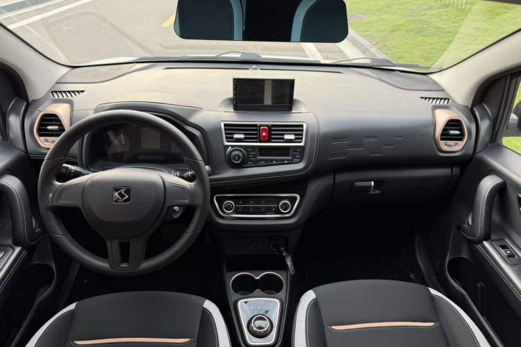 Used SOL E10X 2021 150 km Ambitious Trim Center Console