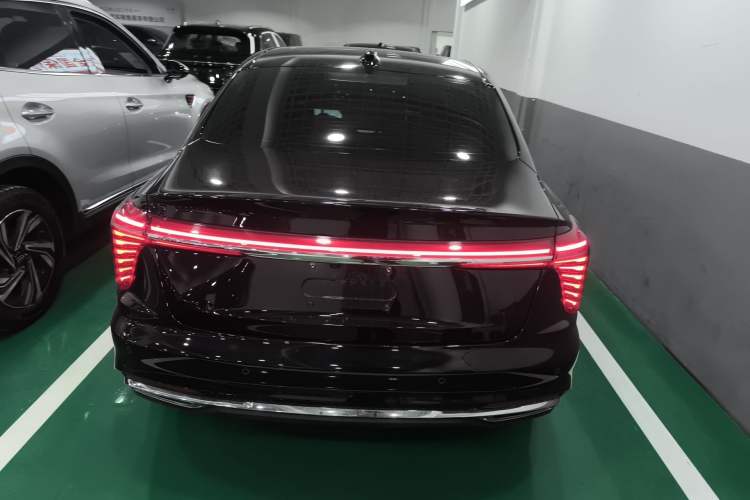 Used Hongqi H5 2024 2.0T Automatic Smart Connect Flagship Edition Rear