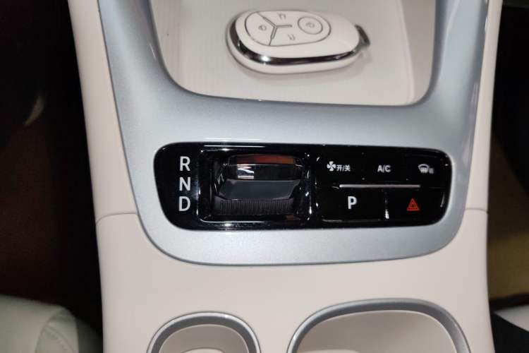 Used Geely Galaxy Geome 2025 UP 410km Exploration Edition Gear Lever