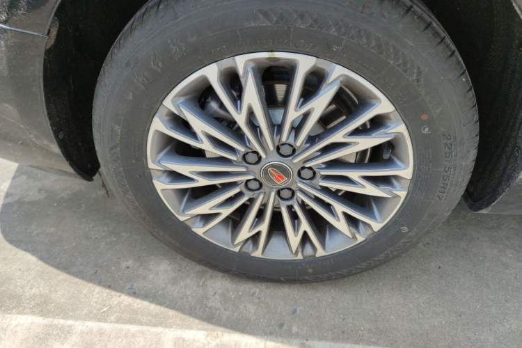 Used Hongqi H5 2025 1.5T DCT Qiyun 500 000th Unit Commemorative Edition Right Rear Wheel Hub