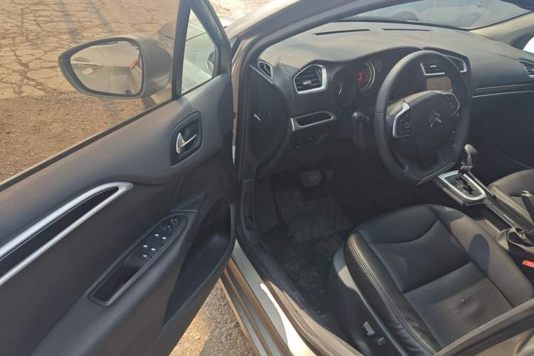 Used Citroen C4L 2015 1.8L Automatic Luxury Edition Driver Seat