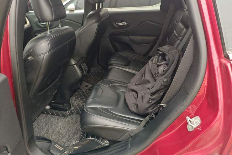 Used Jeep Cherokee 2014 2.4L Luxury Edition
