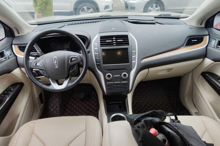 Used Lincoln MKC 2014 2.0T Four-Wheel Drive Luxury Edition Center Console