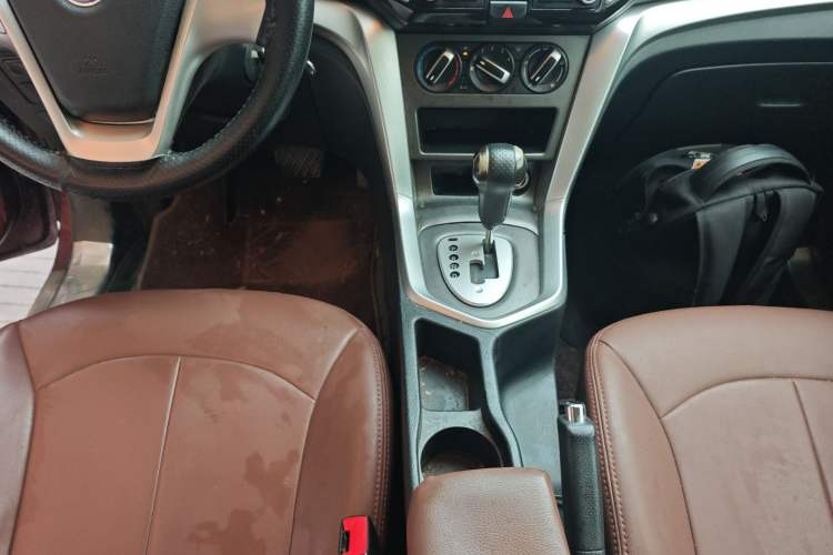 Used Venucia T70 2015 2.0L CVT Smart Choice Edition
