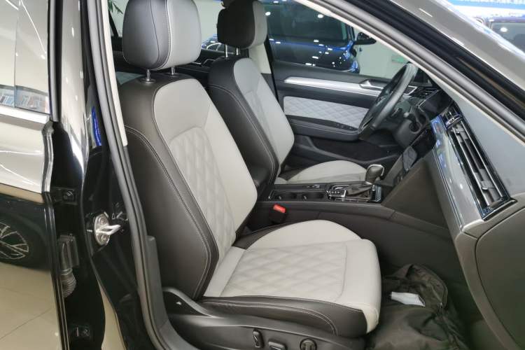 Used Volkswagen Magotan 2023 2 Million Units Limited Edition 330TSI DSG Leading Version
