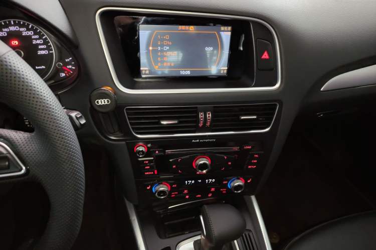 Used Audi Q5 2017 Plus 40 TFSI Technology Model Audio And AC Panel