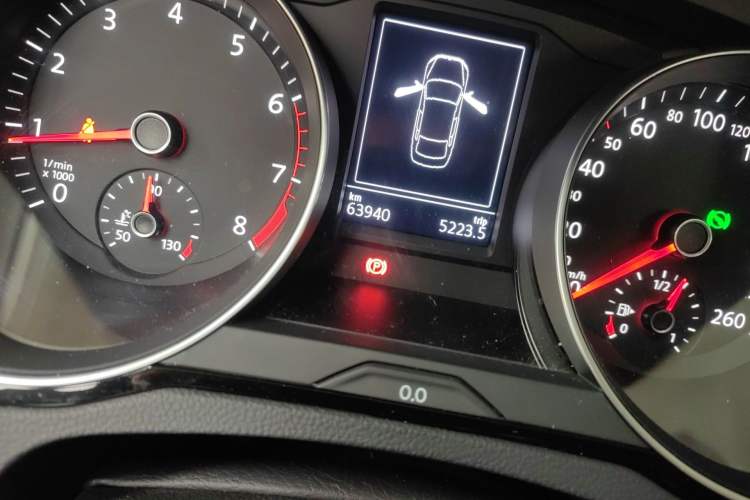 Used Volkswagen Magotan 2020 330TSI DSG Leading Model Odometer Close Up