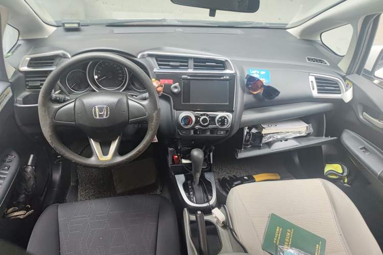 Used Honda Fit 2014 1.5L LX CVT Comfort Model Center Console