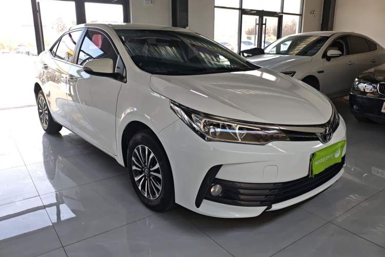 Used Toyota Corolla 2017 Revised Version 1.2T S-CVT GL Front Right 45 Deg