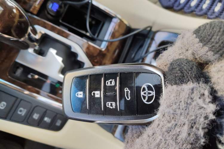 Used Toyota Alphard 2020 Dual-Engine 2.5L Luxury Edition Vehicle Key