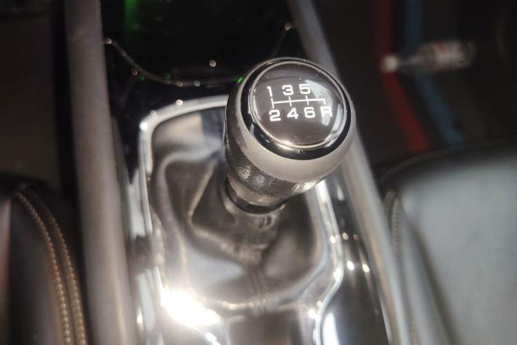 Used Honda Vezel 2017 1.5L manual two-wheel drive Comfort trim level Gear Lever