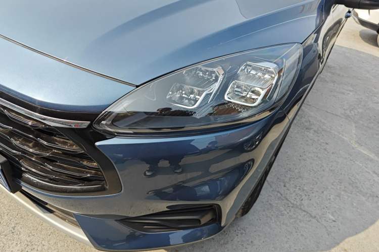 Used Ford Escape 2024 EcoBoost 245 Two-Wheel-Drive Titanium Edition Left Front Headlight